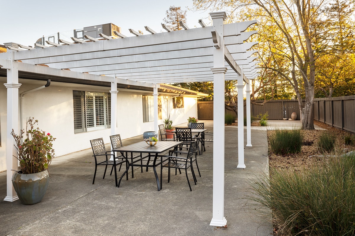 Vineyard Post Acute back patio seating area
